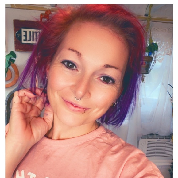 Meet your Posher, TheThriftyWife 🌈💜 - Picture 3 of 16